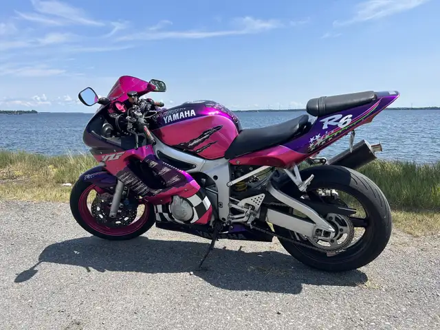 2000 Yamaha YZF R6 in Sport Bikes in Napanee - Image 2