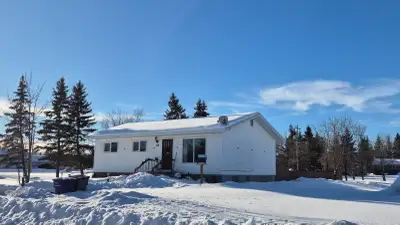 House for Sale (FSBO) 108 2nd Street East, Smeaton, SK S0J 2J0 Come and discover what Smeaton has to...