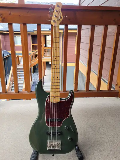 Godin shifter classic 5 string bass desert green, View more