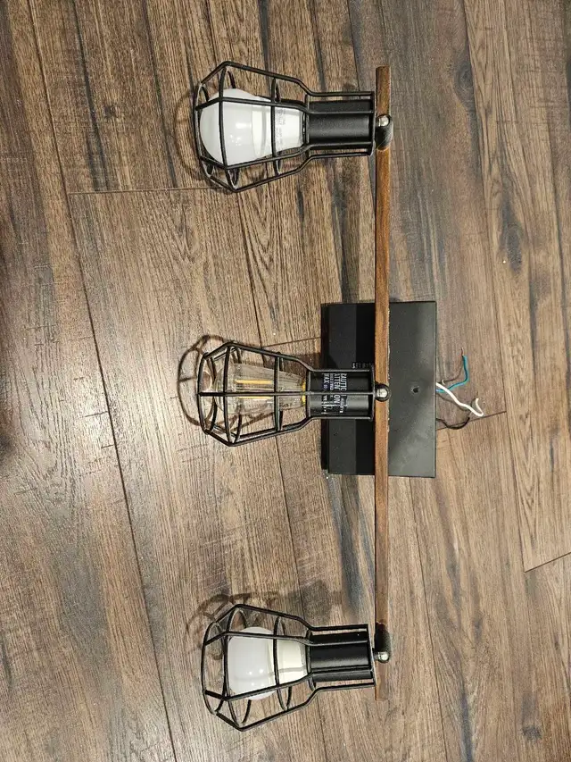 vanity Light for Bathroom in Indoor Lighting & Fans in Oakville / Halton Region - Image 2