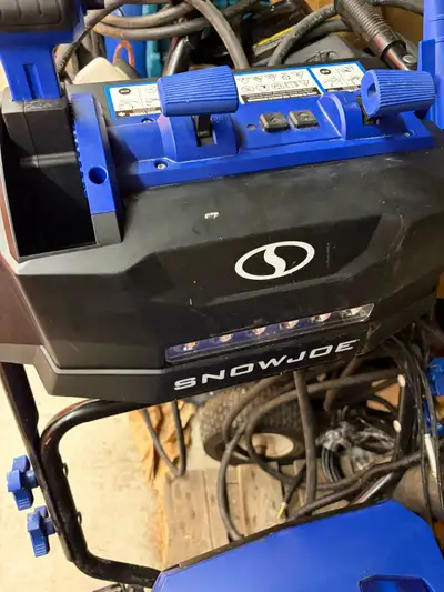 SNOWJOE 24 Inch 96 Volt Rechargeable Snowblower worked amazingly last year now batteries are not Wor...