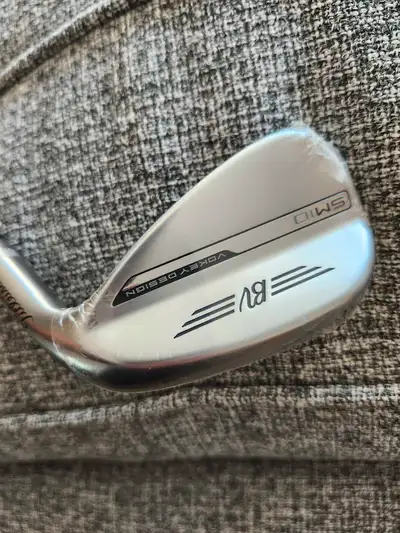 Brand New (still in plastic, was a prize) Titliest Vokey Sm10 Wedge. 48 degrees, F grind, 10 degrees...