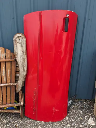 Red passenger door from a 1994 Pontiac Trans Am. Will fit 93-97 4th Gen Firebirds. There is no glass...