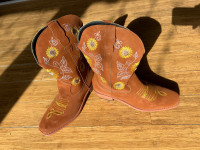 Ladies cowboy boots 