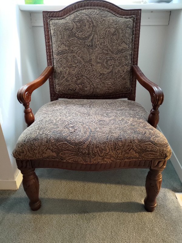 Chaise victorienne/antique en bois-tissu floral - Antique chair dans Chaises, Fauteuils inclinables  à Ouest de l’Île