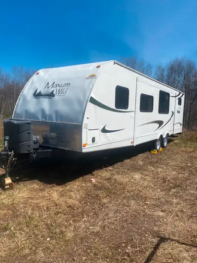 This camper is a steal , the outside fibreglass is delaminated don’t know y some camper do it , does...