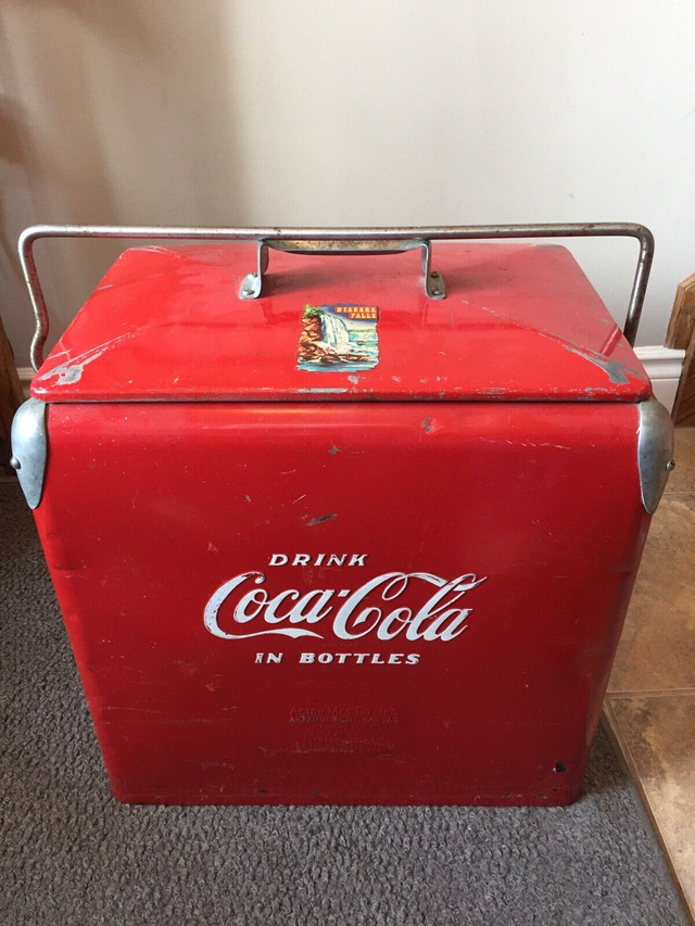 Vintage 1950’s Coca Cola Metal Cooler in Arts & Collectibles in Mississauga / Peel Region - Image 2