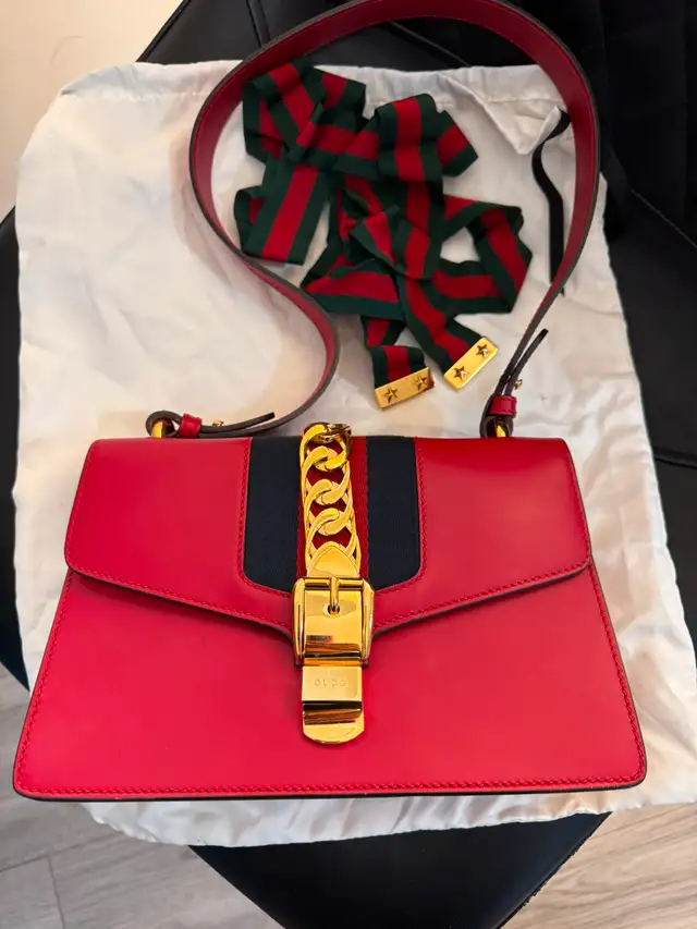 GUCCI Sylvie Medium Leather Shoulder Bag628643608910091223