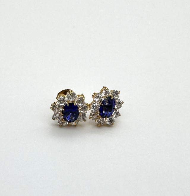 22K Gold Flower Shape Studs with Blue Stone & Cubic $265 in Jewellery & Watches in Mississauga / Peel Region - Image 3