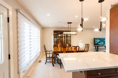 Room for Rent in Bayshore! Prime location! Furnished with Style! Young working professional or unive...
