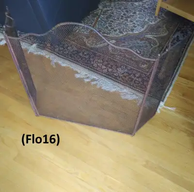 Authentic antique fireplace screen in good condition. All iron. Measurements: - Total: 40(w) x 28.5...