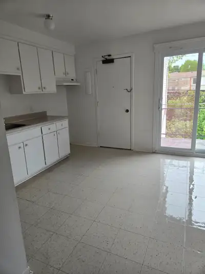 2 Bedroom Apt Hawkesbury ( Cartier St)