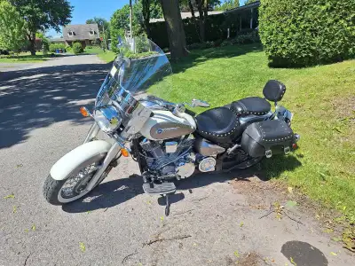 Yamaha Road Star Silverado 1600 cc 2005 – Seulement 2 891 km Moto exceptionnelle, achetée neuve en 2...