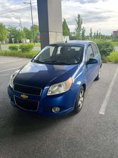 À vendre Chevrolet Aveo 2009, 126 000km, carrosserie rouillée et roule bien, grands trajets de 6-7h...