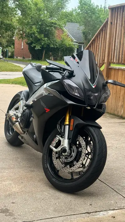 Selling my used 2013 Aprilia RSV4 R APRC ABS a high-performance sportbike known for its powerful 999...