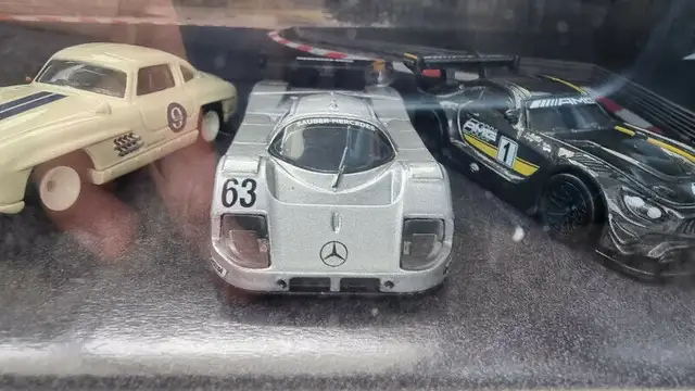 Hot Wheels Premium MERCEDES BENZ Box SET Diorama in Toys & Games in Mississauga / Peel Region - Image 6
