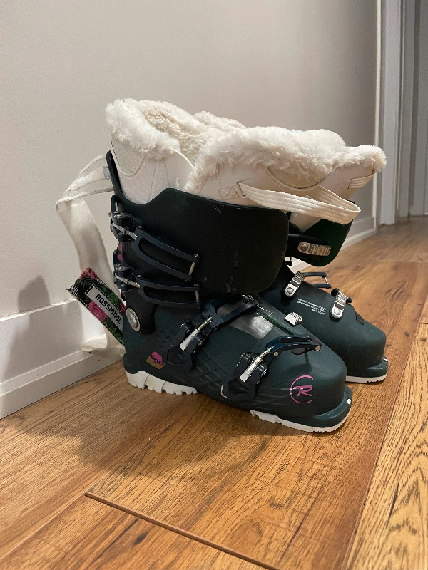 Women’s ski boots in Ski in Thunder Bay