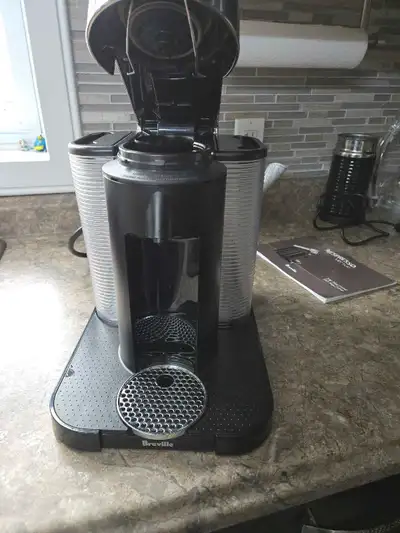 Breville nespresso vertuo coffee machine,like new, View more