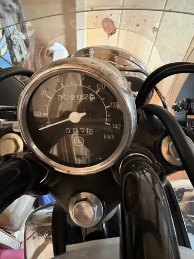 Soon riding season. 2014 white Yamaha V2C street bike. Perfect for beginners and with the price of g...