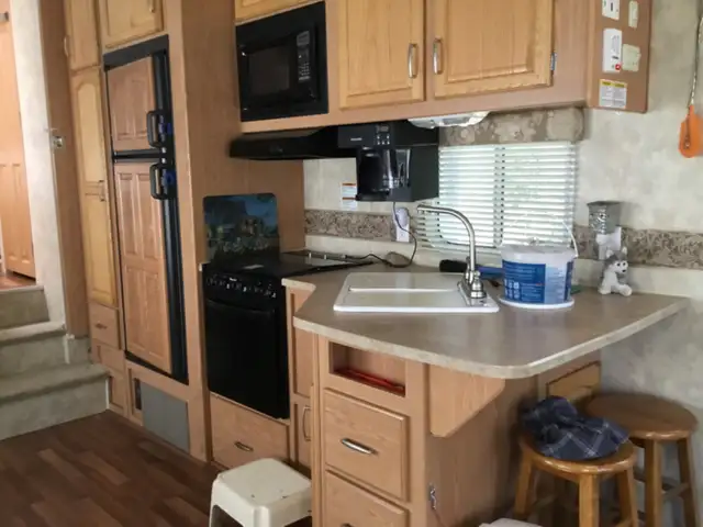 5th wheel trailer in Travel Trailers & Campers in Nelson - Image 5