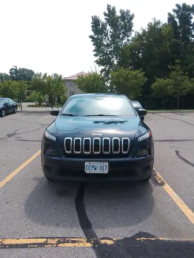 Looking for a reliable SUV that handles both city streets and open roads with ease? This 2014 Jeep C...
