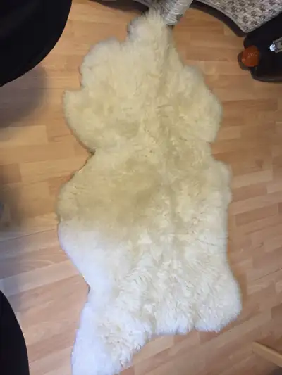 One motorcycle seat sheepskin. New condition, never been sat on. Approximately 38" x 18". Trima as y...