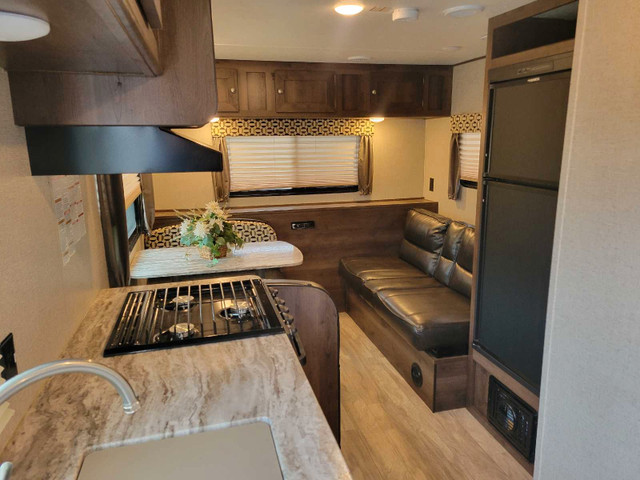 2018 SHASTA OASIS SST21CK TRAVEL TRAILER in Travel Trailers & Campers in Bedford - Image 4