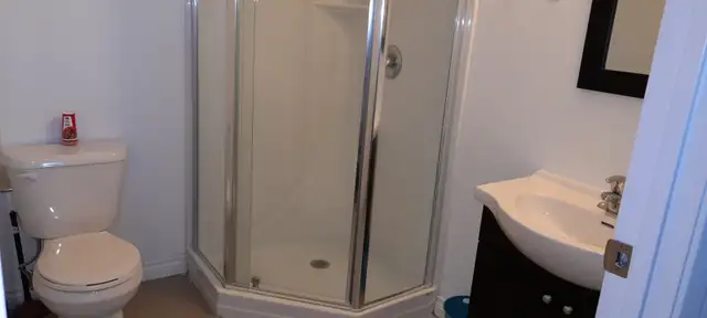 Room with private Bathroom Near UW & Laurier in Room Rentals & Roommates in Kitchener / Waterloo - Image 4