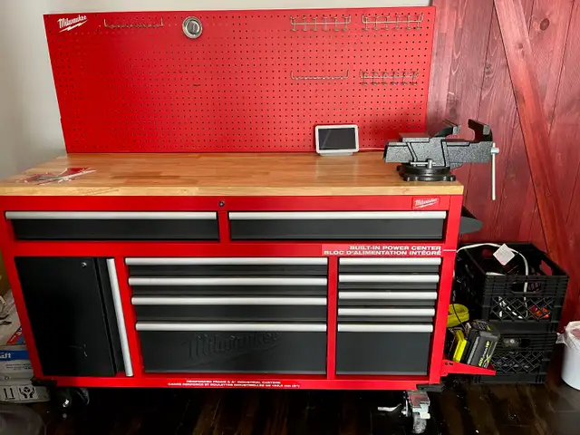 Milwaukee Workbench 61"x22"1/4