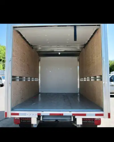 Déménageurs disponible avec camion (2 personnes). Frais de déplacement 50$ fixe+ 75$/hr pour le démé...