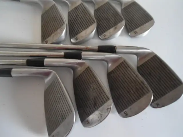 SET OF LADIES RIGHT HANDED GOLF CLUBS WITH GOLF BAG   6 in Golf in Sudbury - Image 8