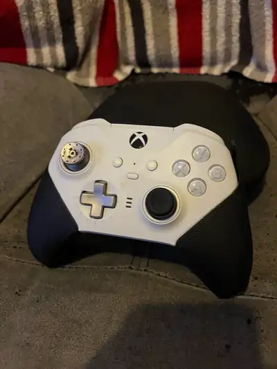 Xbox Elite Controller Series 2 - Core White + Component Pack, View more