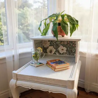 End Table/Bedside Table , Voir plus
