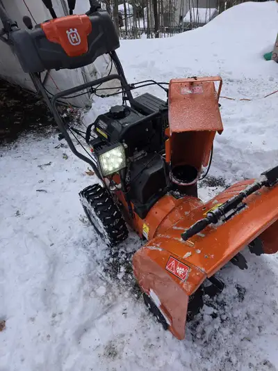 Souffleuse Husqvarna ST224 comme neuve – 20h – Démarrée ce matin, View more