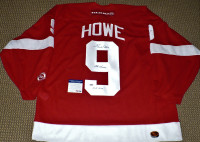 Gordie Howe Mr Hockey Autographed Detroit Red Wings 8x10 Photo - PSA/DNA  COA