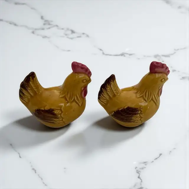 Salière et poivrière vintage en céramique Japan – Poules in Arts & Collectibles in Québec City - Image 3