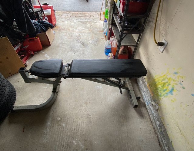 Adjustable weight bench in Exercise Equipment in Markham / York Region