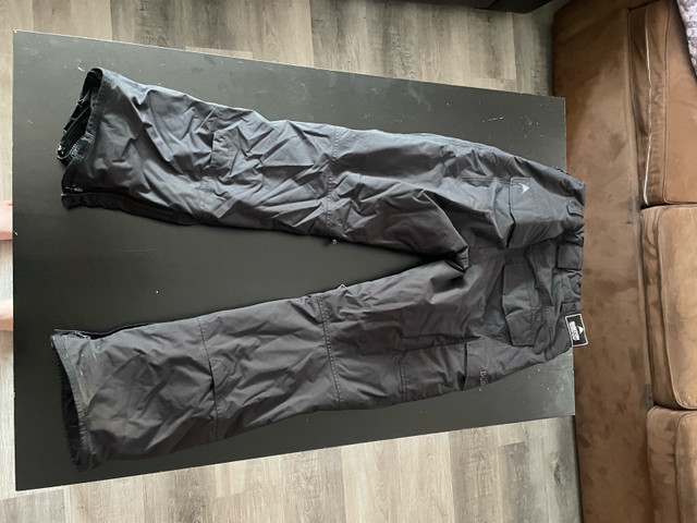 Burton Living Lining Cargo Snowpants (L) in Men's in Banff / Canmore - Image 2