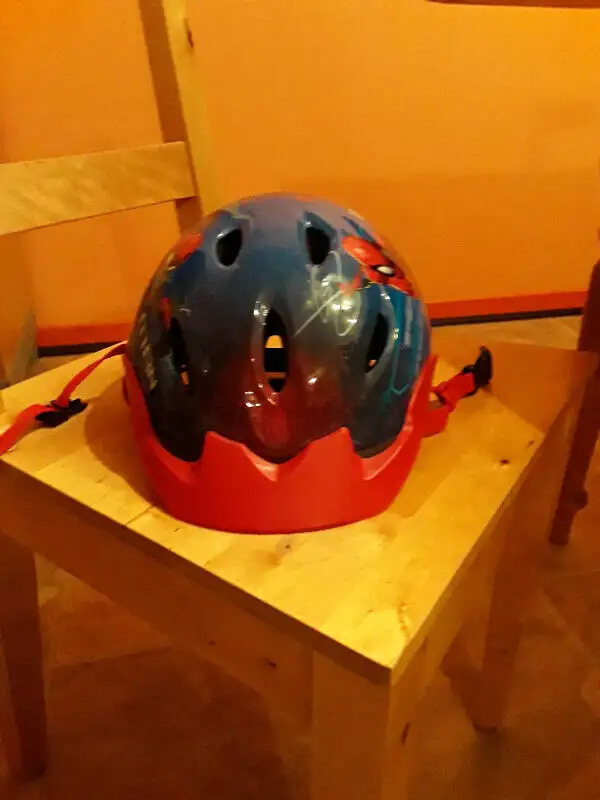 child bike helmet in Kids in Hamilton - Image 3