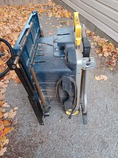 This is a Mastercraft portable table saw with a Hawkeye laser, perfect for any DIY enthusiast or pro...