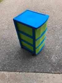 Plastic 3 drawer chest on wheels