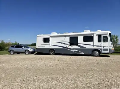 2000 Newmar Dutchstar About This Vehicle Exterior: Grey Interior: White Fuel type: Diesel 3 owners D...