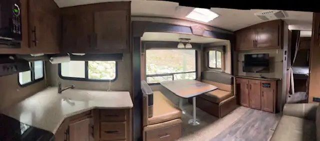4 Season Outdoors RV with lots of accessories in Travel Trailers & Campers in Kamloops - Image 6