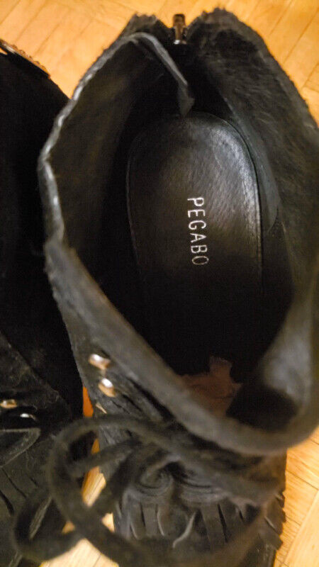 Bottines Suède noires - Black Suede boots dans Femmes - Chaussures  à Ville de Montréal - Image 4