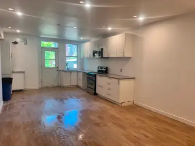 Grand condo 5 1/2 à louer nouvellement rénové