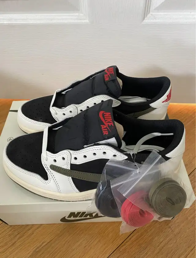 Jordan 1 Retro Low SP Travis Scott Olive in Men's Shoes in Mississauga / Peel Region - Image 5