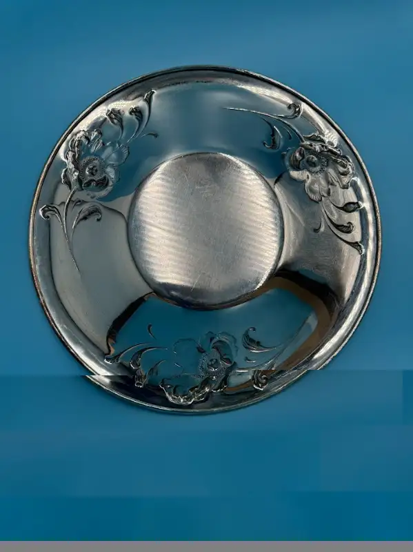 Vintage Wm. A. Rogers S.P. Copper Round Tray 7172 in Arts & Collectibles in Calgary - Image 4