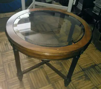 Beautiful Antique Mahogany End Table *****Check out our other listing we offer great combo deals.***...