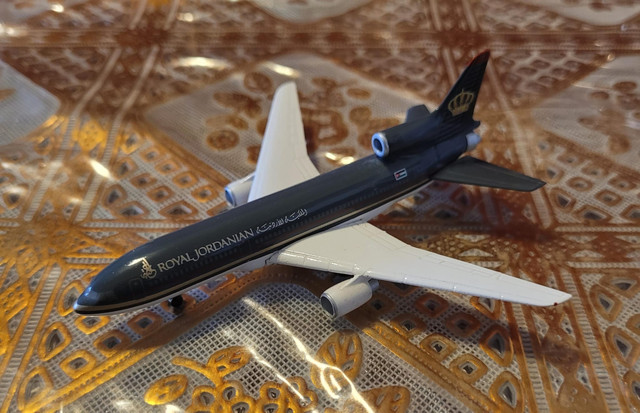 Royal Jordanian Airlines Model Plane  in Arts & Collectibles in Oshawa / Durham Region - Image 4