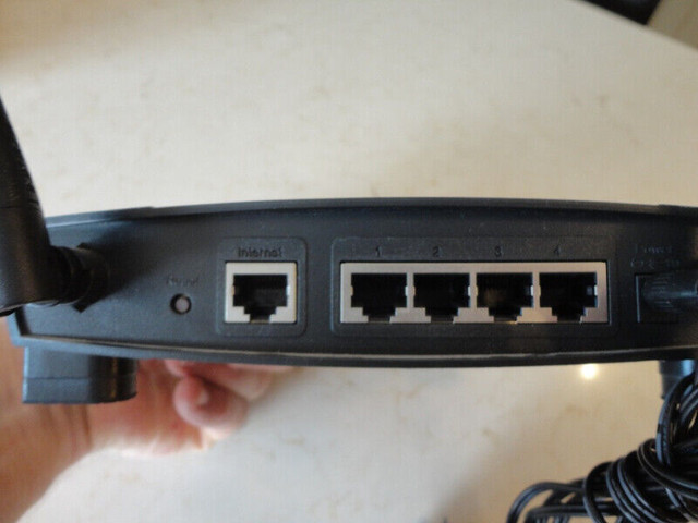 Linksys Wireless- G Broadband Router with 4 Port Switch WRT54GV8 in Networking in Kitchener / Waterloo - Image 3